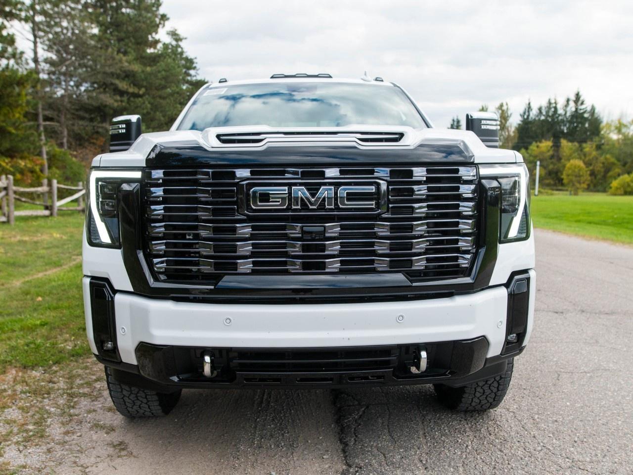 2026 GMC SIERRA 2500HD Crew Cab Standard Box 4-Wheel Drive Denali Ultimate Photo