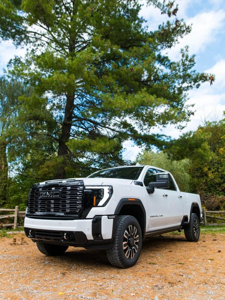 2026 GMC SIERRA 2500HD Crew Cab Standard Box 4-Wheel Drive Denali Ultimate Photo