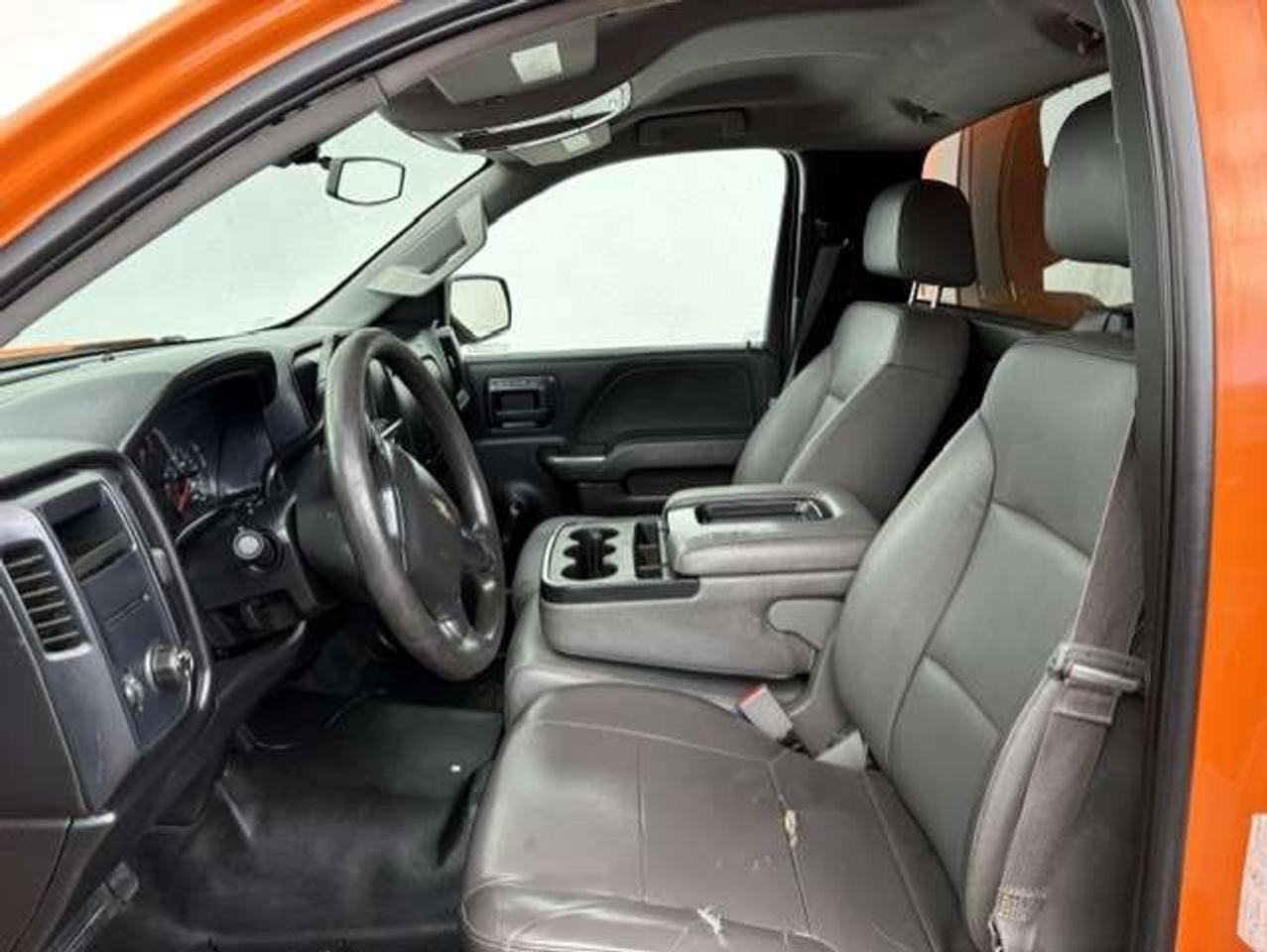 2016 Chevrolet Silverado 1500 V6 REGULAR CAB-SHORT BOX-1 OWNER-CERTIFIED Photo