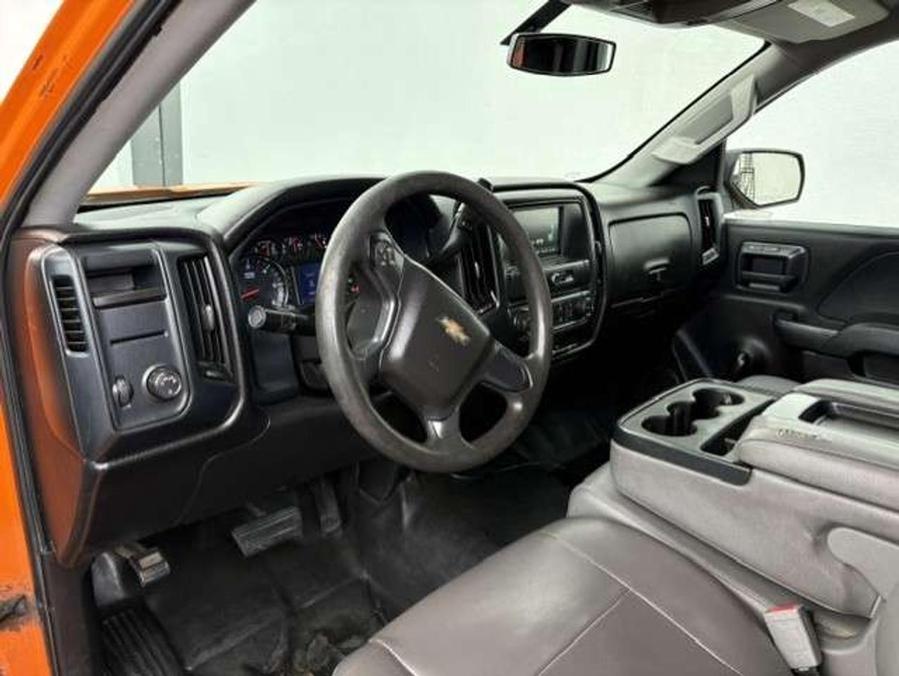 2016 Chevrolet Silverado 1500 V6 REGULAR CAB-SHORT BOX-1 OWNER-CERTIFIED Photo