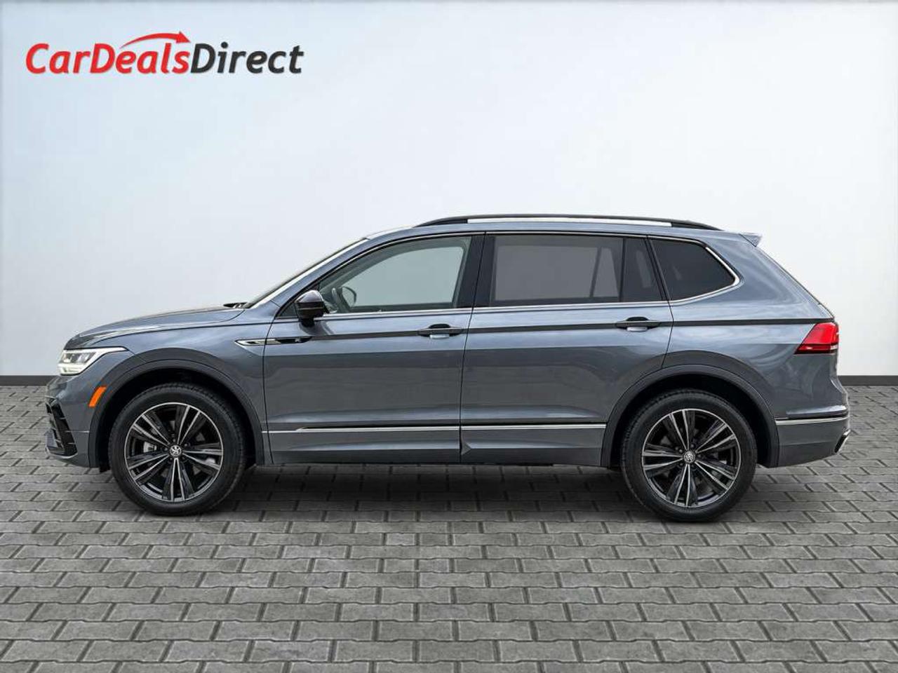 2022 Volkswagen Tiguan COMFORTLINE R-LINE BLACK 4MOTION / 2.0L TURBO / PANORAMIC ROOF / NAVI / LEATHER Photo