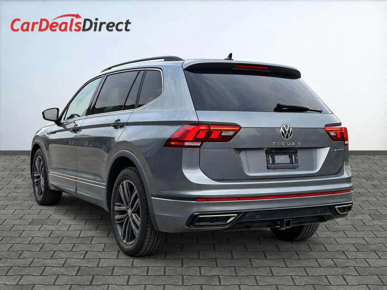 2022 Volkswagen Tiguan COMFORTLINE R-LINE BLACK 4MOTION / 2.0L TURBO / PANORAMIC ROOF / NAVI / LEATHER Photo