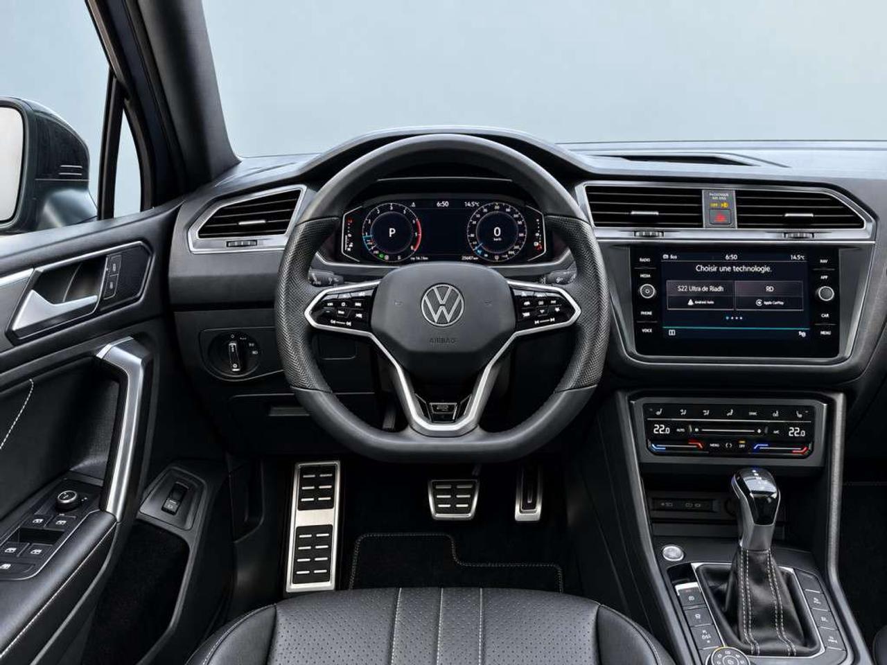 2022 Volkswagen Tiguan COMFORTLINE R-LINE BLACK 4MOTION / 2.0L TURBO / PANORAMIC ROOF / NAVI / LEATHER Photo