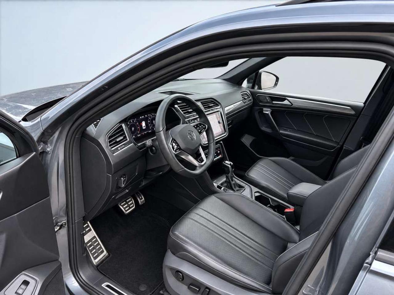 2022 Volkswagen Tiguan COMFORTLINE R-LINE BLACK 4MOTION / 2.0L TURBO / PANORAMIC ROOF / NAVI / LEATHER Photo