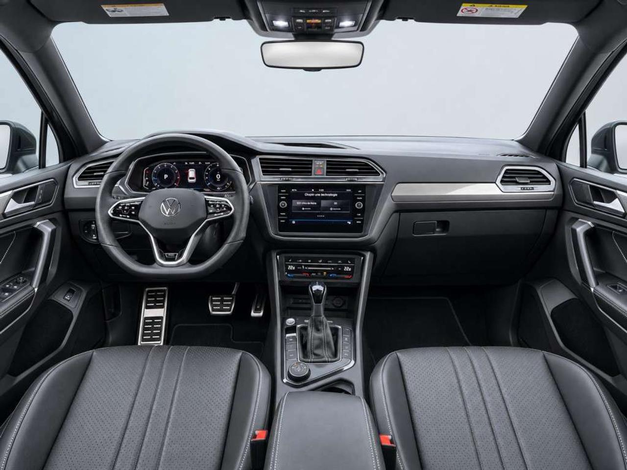 2022 Volkswagen Tiguan COMFORTLINE R-LINE BLACK 4MOTION / 2.0L TURBO / PANORAMIC ROOF / NAVI / LEATHER Photo