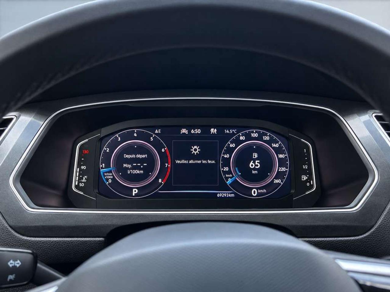 2022 Volkswagen Tiguan COMFORTLINE R-LINE BLACK 4MOTION / 2.0L TURBO / PANORAMIC ROOF / NAVI / LEATHER Photo
