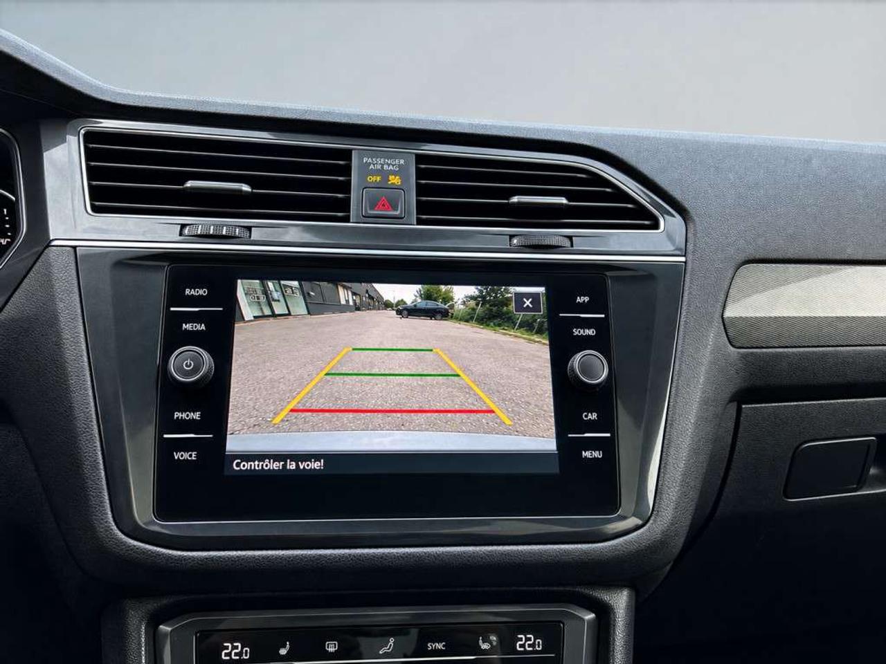 2022 Volkswagen Tiguan COMFORTLINE R-LINE BLACK 4MOTION / 2.0L TURBO / PANORAMIC ROOF / NAVI / LEATHER Photo