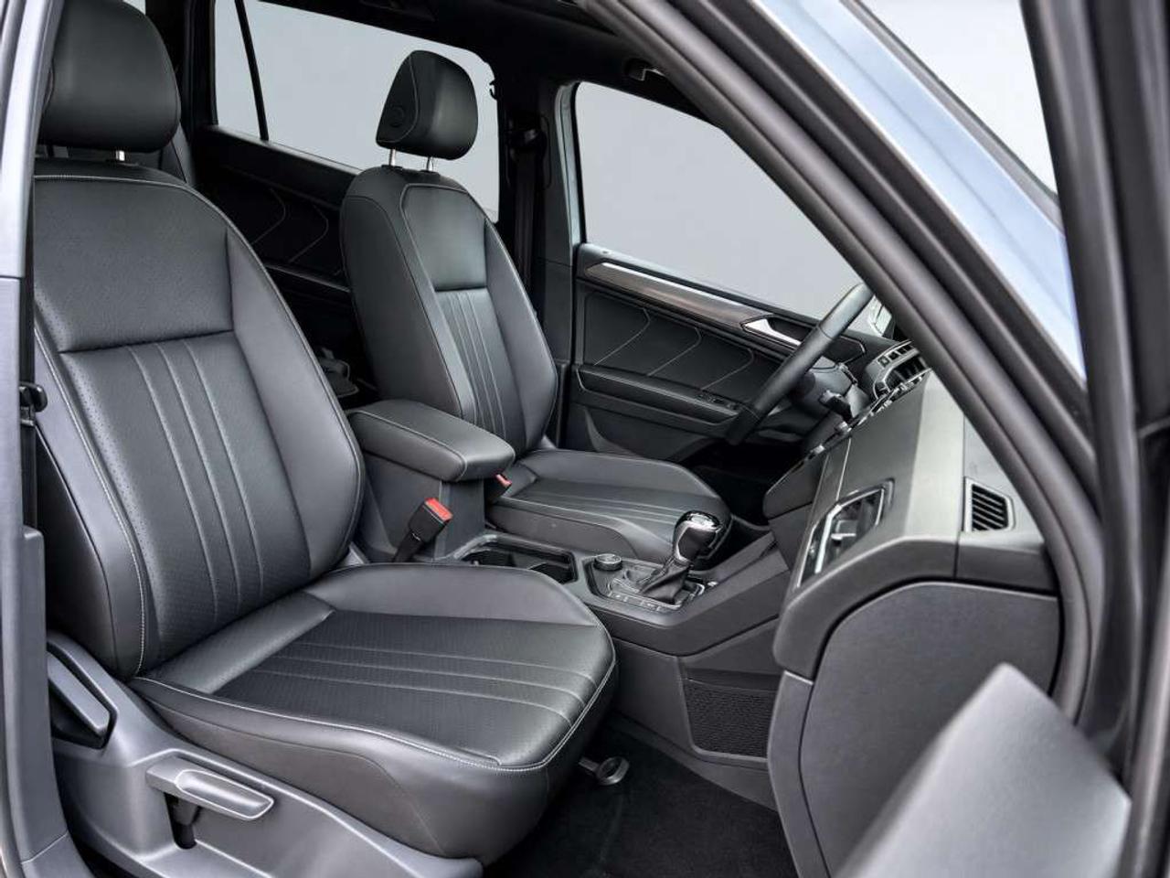 2022 Volkswagen Tiguan COMFORTLINE R-LINE BLACK 4MOTION / 2.0L TURBO / PANORAMIC ROOF / NAVI / LEATHER Photo