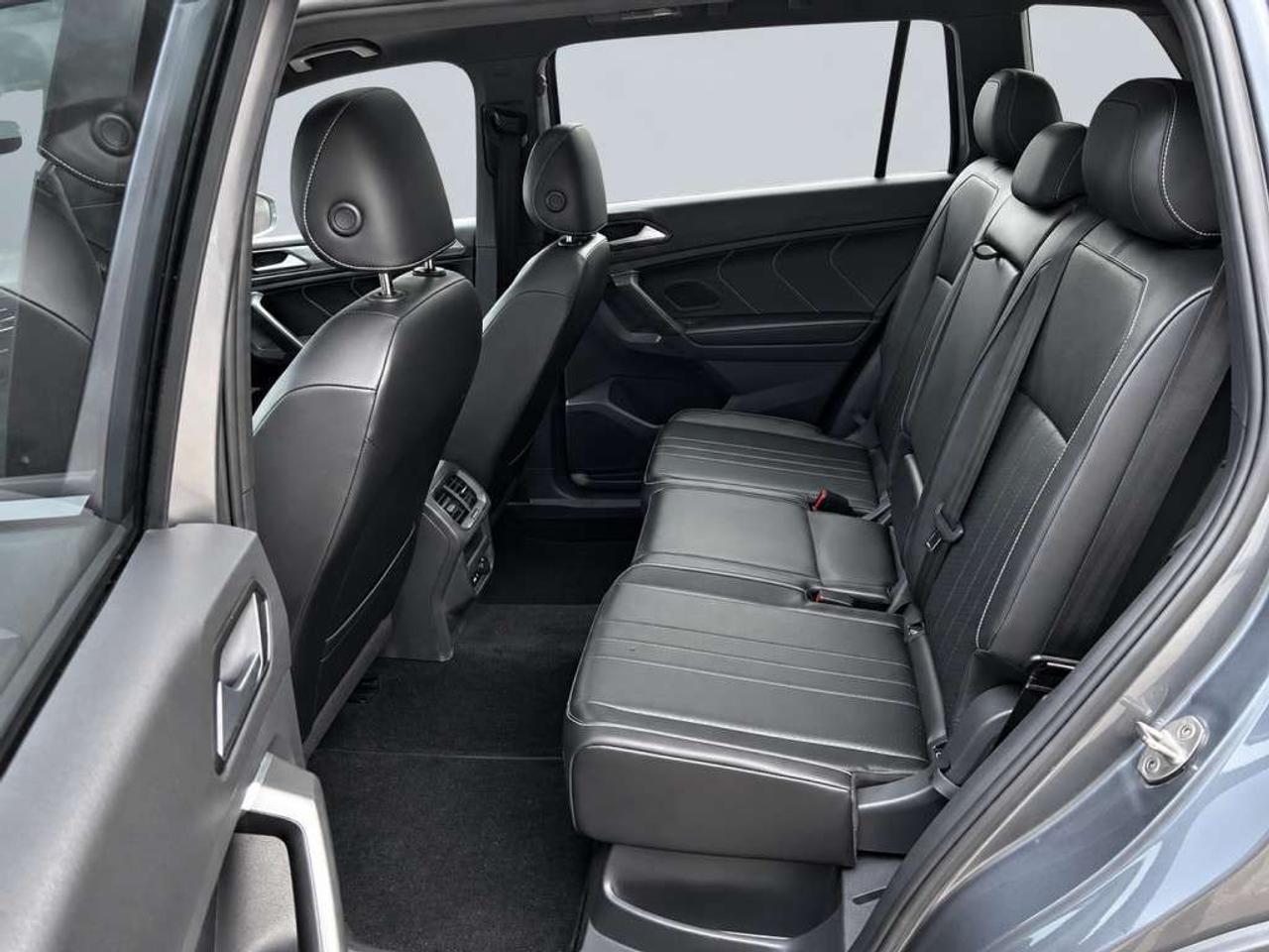 2022 Volkswagen Tiguan COMFORTLINE R-LINE BLACK 4MOTION / 2.0L TURBO / PANORAMIC ROOF / NAVI / LEATHER Photo
