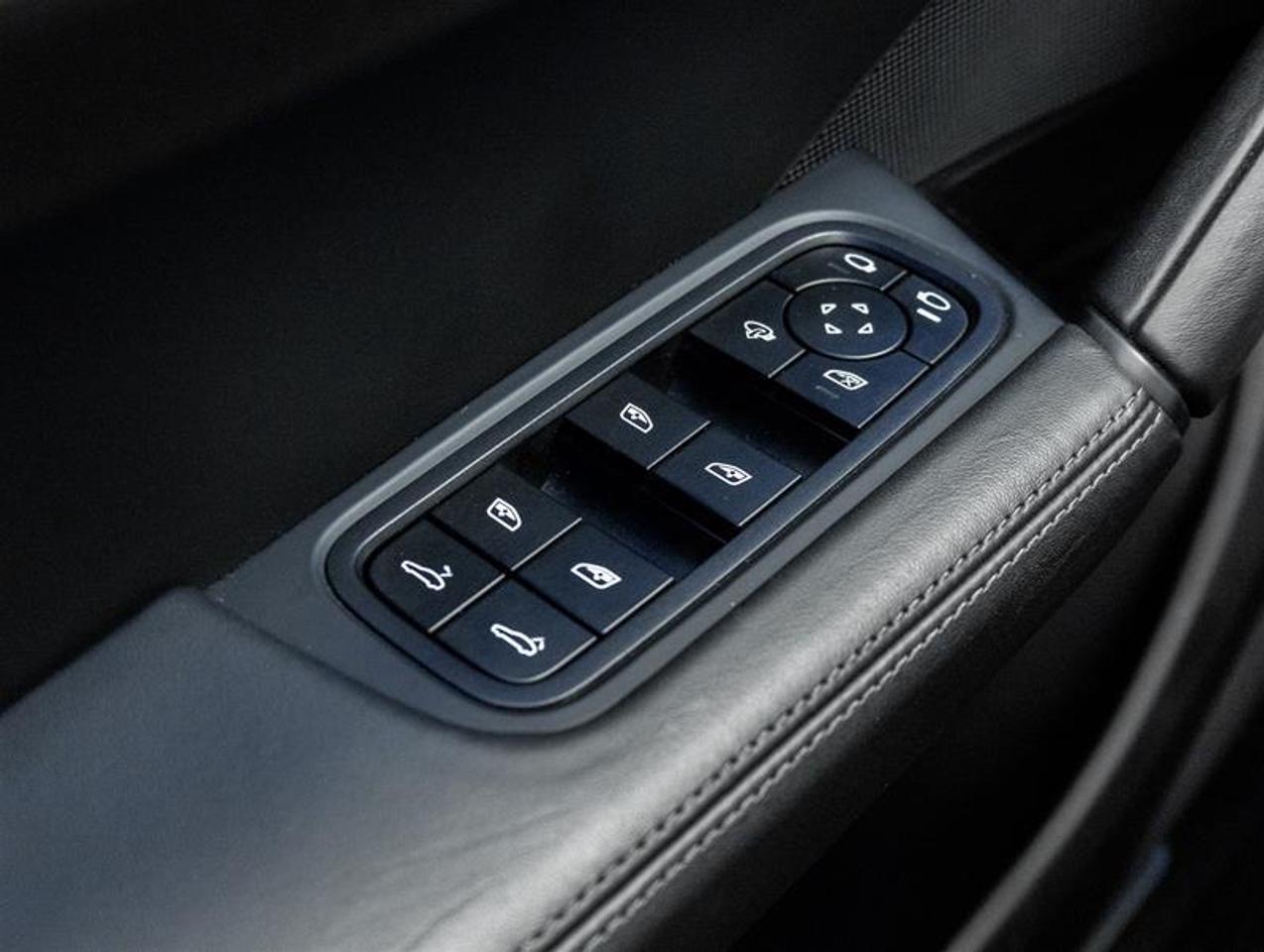 2024 Porsche Cayenne  Photo