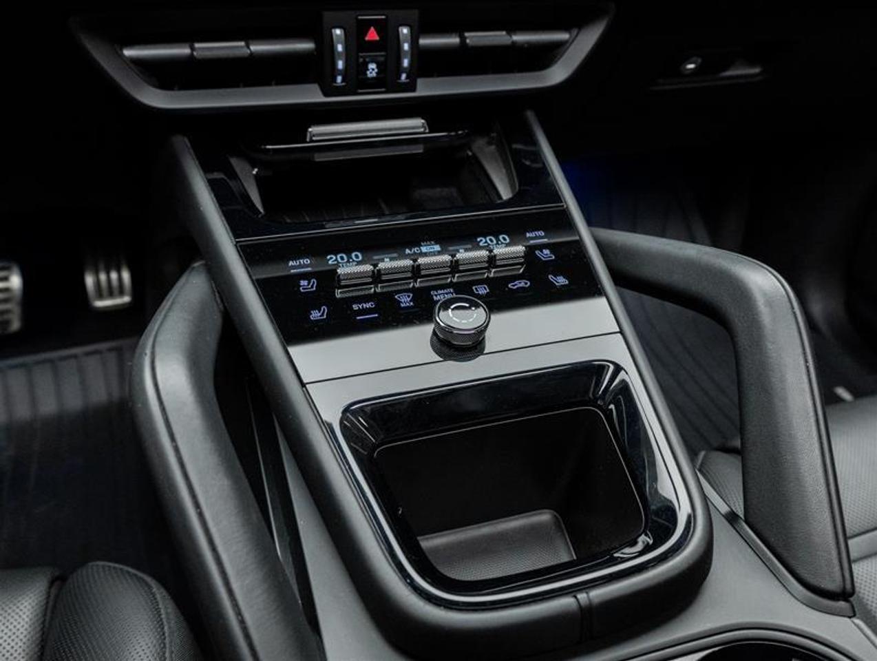 2024 Porsche Cayenne  Photo