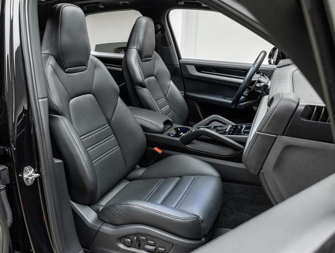 2024 Porsche Cayenne  Photo