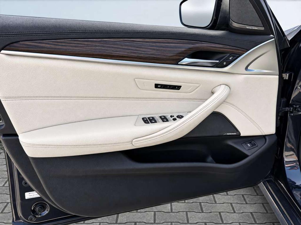 2017 BMW Others 530i xDrive / M SPORT / AWD / NAVI / Sunroof / Leather / Heated Seats Photo