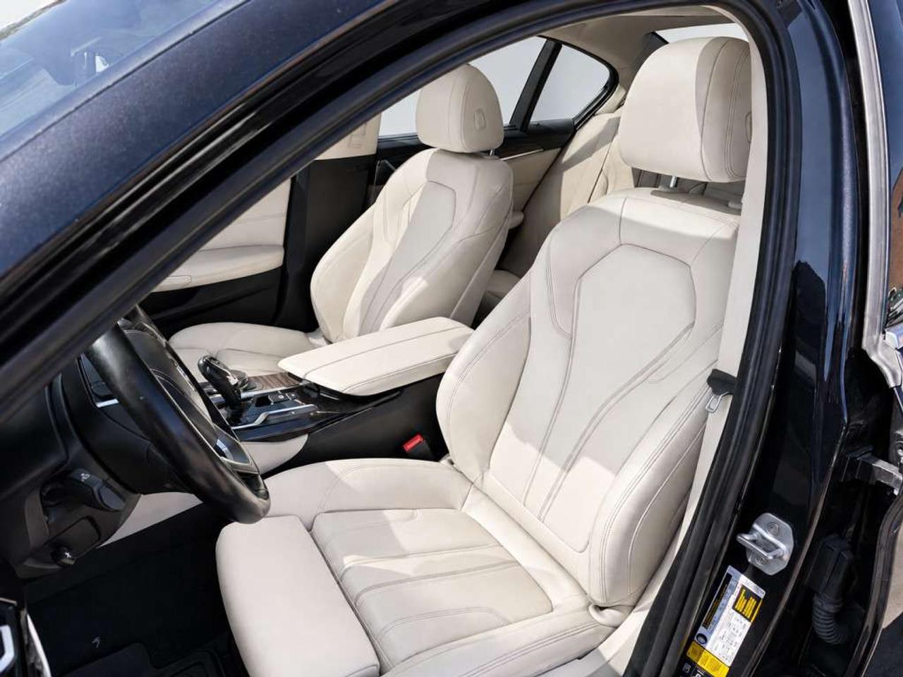 2017 BMW Others 530i xDrive / M SPORT / AWD / NAVI / Sunroof / Leather / Heated Seats Photo