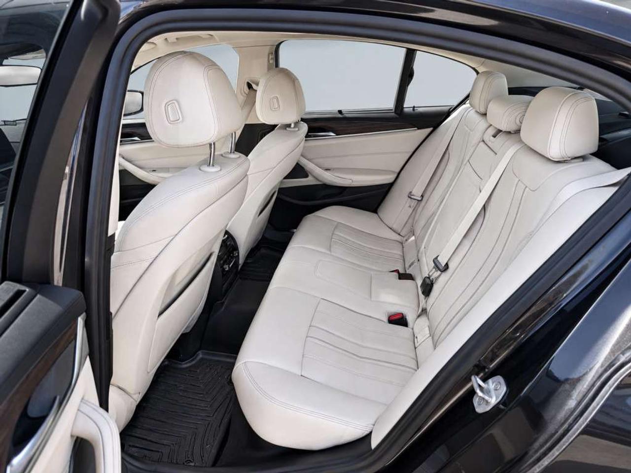 2017 BMW Others 530i xDrive / M SPORT / AWD / NAVI / Sunroof / Leather / Heated Seats Photo