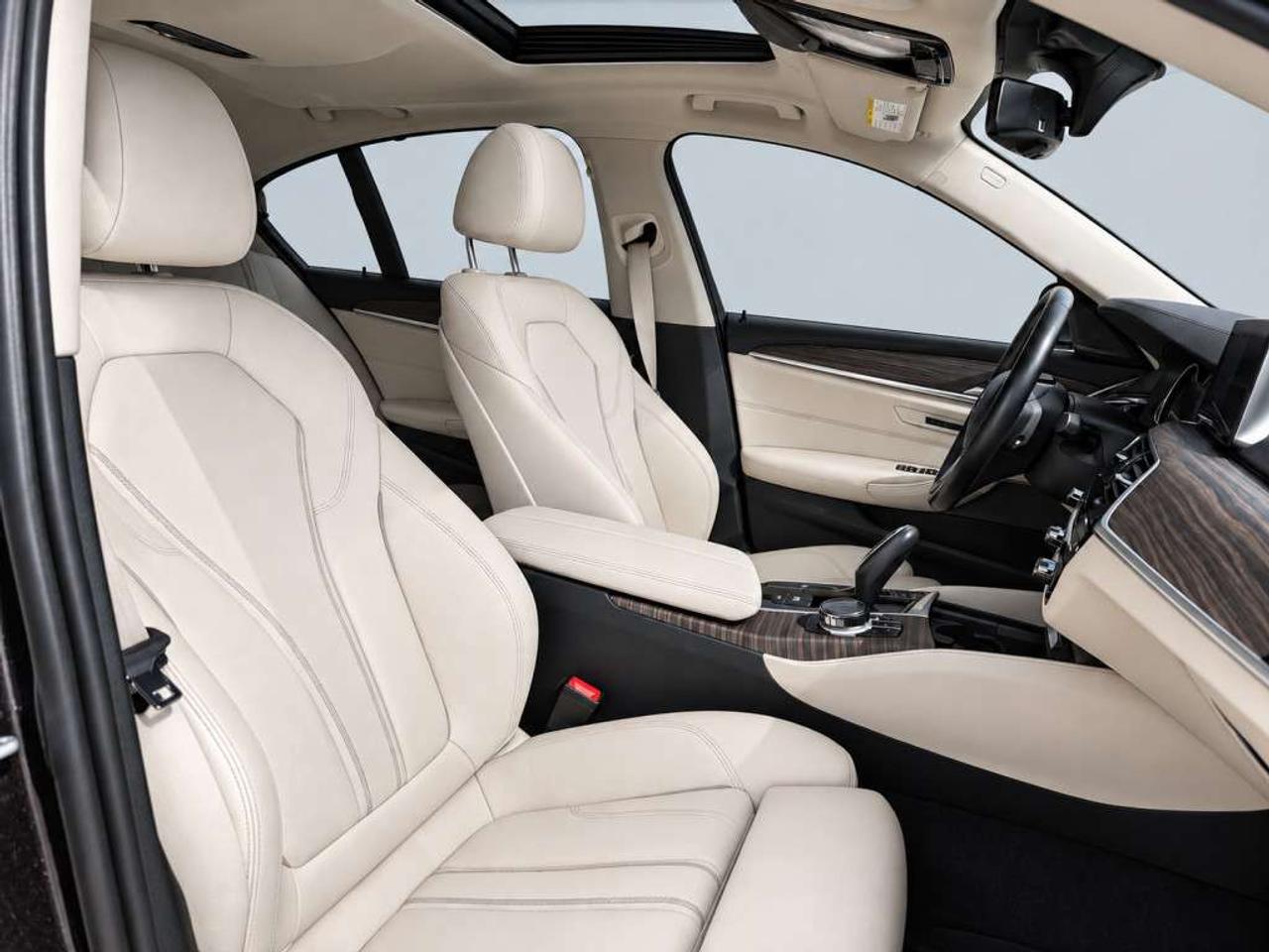 2017 BMW Others 530i xDrive / M SPORT / AWD / NAVI / Sunroof / Leather / Heated Seats Photo
