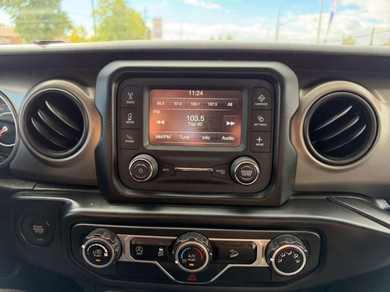 2018 Jeep Wrangler Sport 4x4 * NO ACCIDENTS / VERY LOW KM / AUTOMATIC / CAMERA Photo