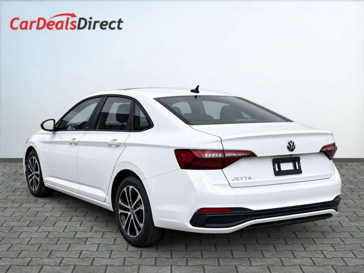 2024 Volkswagen Jetta Comfortline / SUNROOF / LEATHER / NAVI / BACKUP CAM/  CLEAN CARFAX Photo
