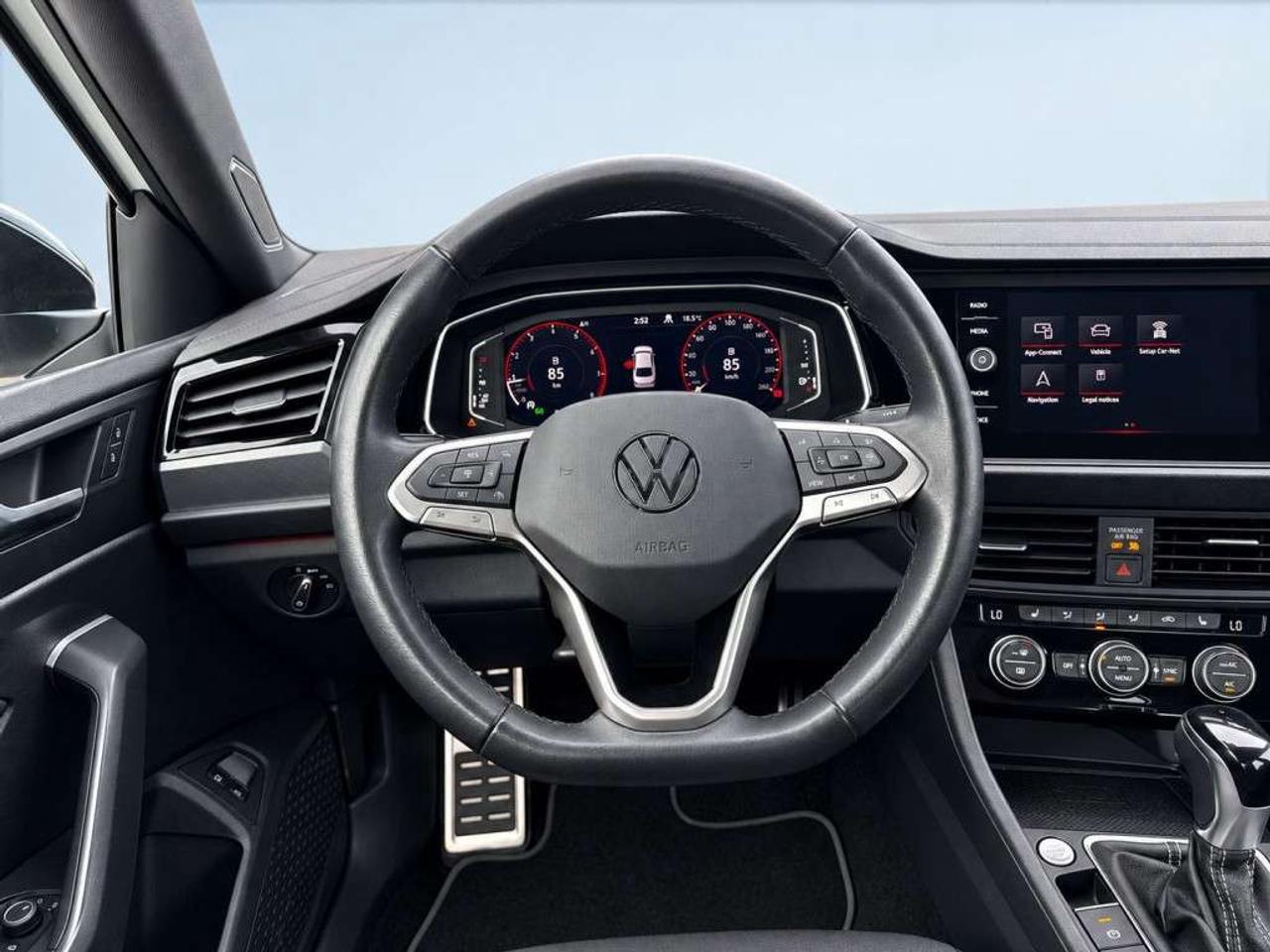 2024 Volkswagen Jetta Comfortline / SUNROOF / LEATHER / NAVI / BACKUP CAM/  CLEAN CARFAX Photo