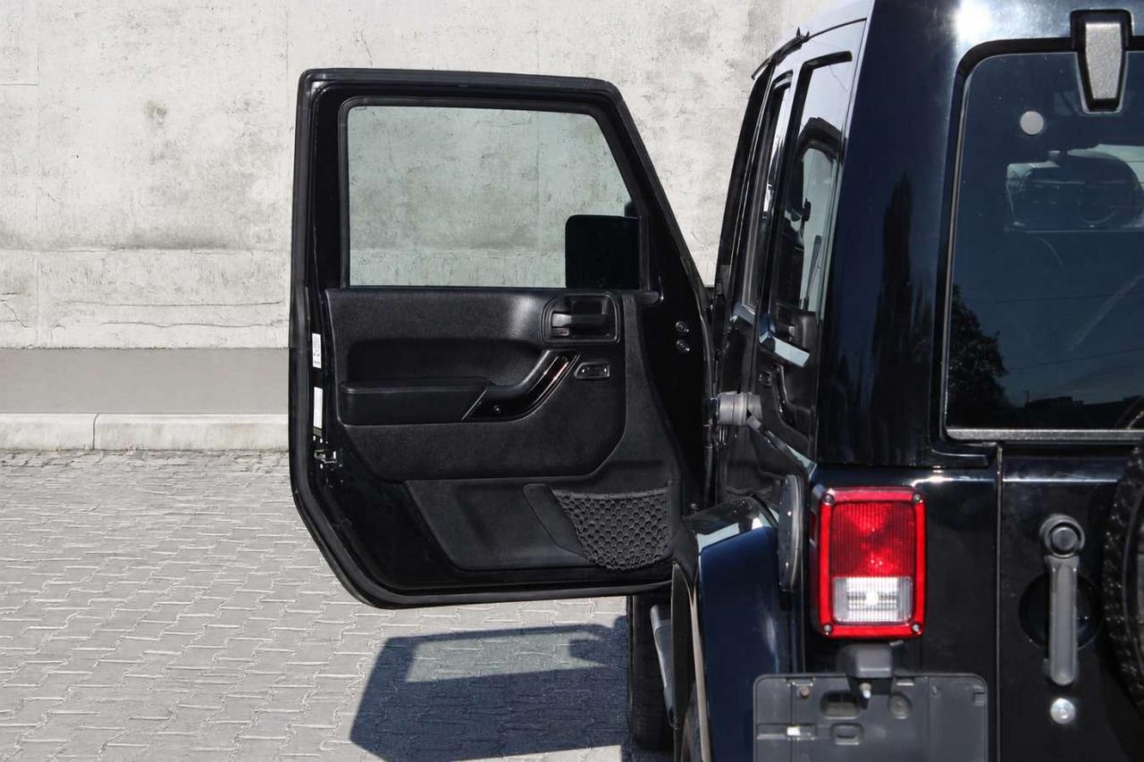 2014 Jeep Wrangler Unlimited Sahara 4x4  6SpeedManual SideSteps Gps S Photo