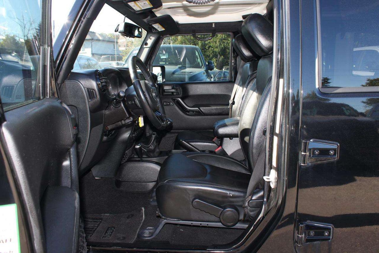 2014 Jeep Wrangler Unlimited Sahara 4x4  6SpeedManual SideSteps Gps S Photo