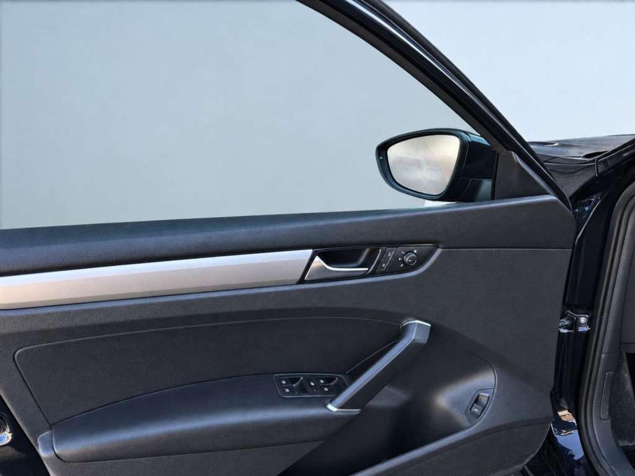 2020 Volkswagen Passat S / FWD / HEATED SEATS / BLIND SPOT / FRONT ASSIST / BACKUP CAM / CARPLAY Photo