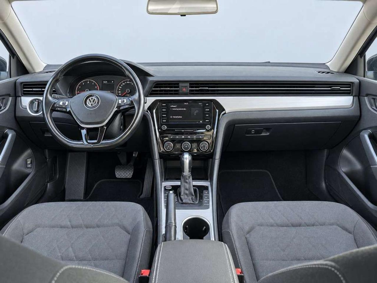 2020 Volkswagen Passat S / FWD / HEATED SEATS / BLIND SPOT / FRONT ASSIST / BACKUP CAM / CARPLAY Photo