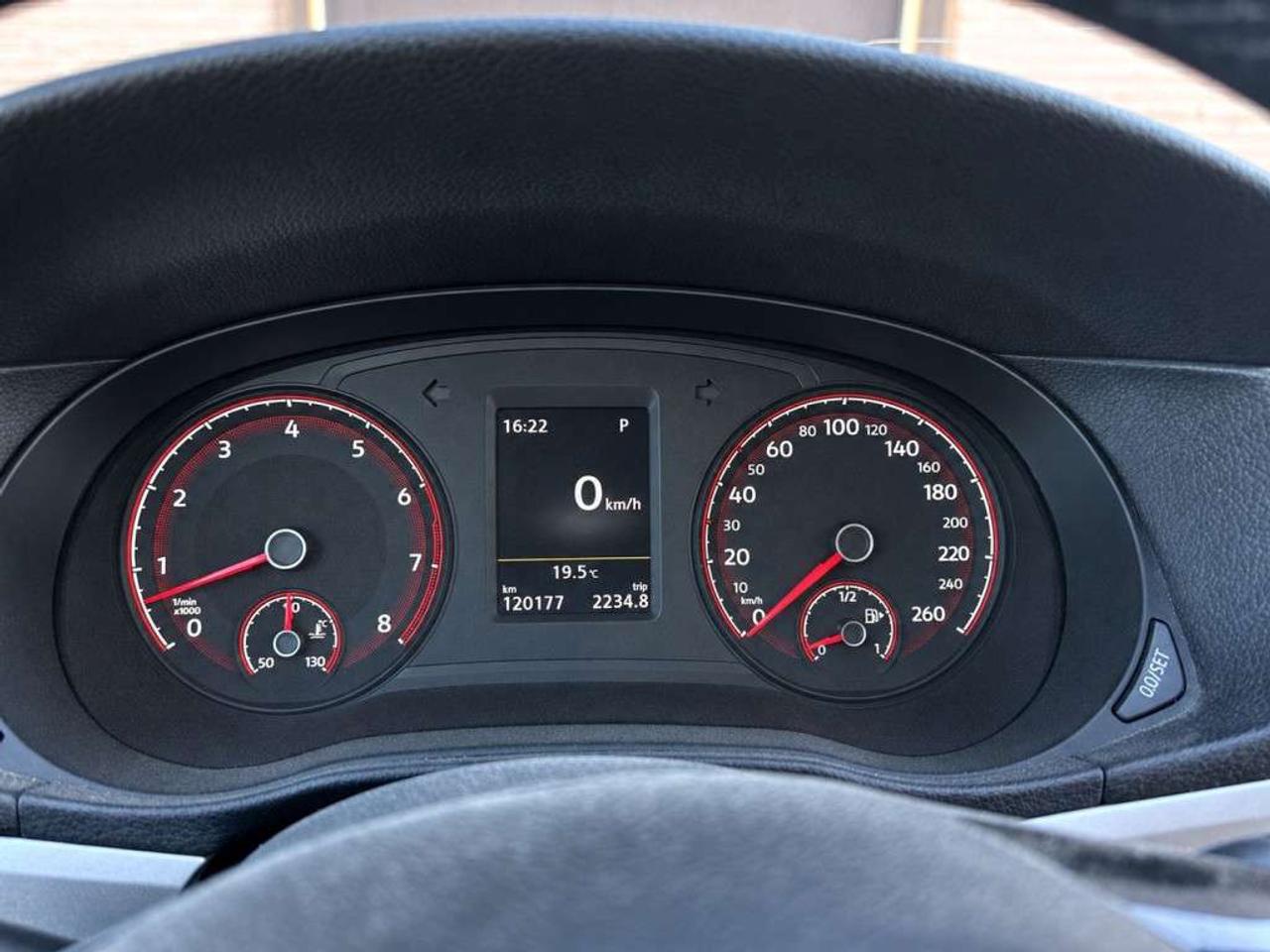 2020 Volkswagen Passat S / FWD / HEATED SEATS / BLIND SPOT / FRONT ASSIST / BACKUP CAM / CARPLAY Photo