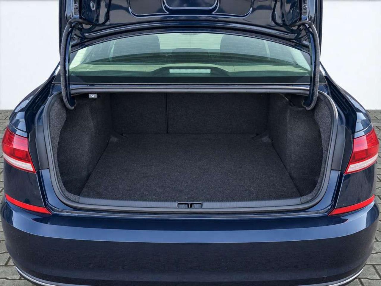 2020 Volkswagen Passat S / FWD / HEATED SEATS / BLIND SPOT / FRONT ASSIST / BACKUP CAM / CARPLAY Photo