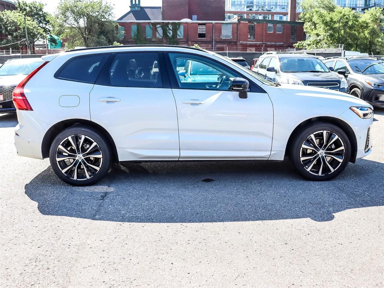 2024 Volvo XC60 B5 AWD Plus Dark Theme Photo2