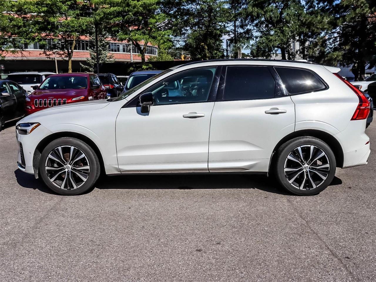 2024 Volvo XC60 B5 AWD Plus Dark Theme Photo4