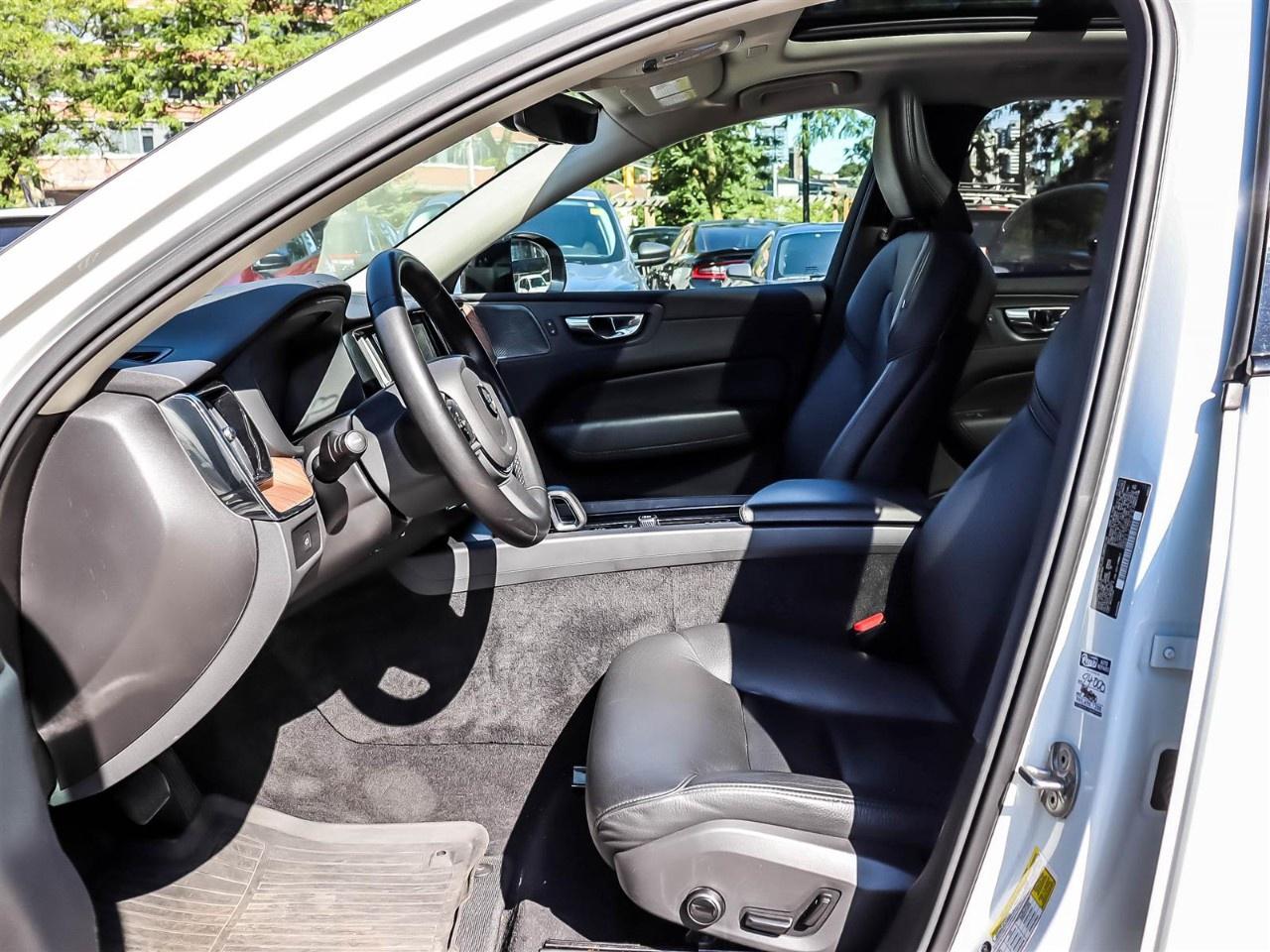 2024 Volvo XC60 B5 AWD Plus Dark Theme Photo