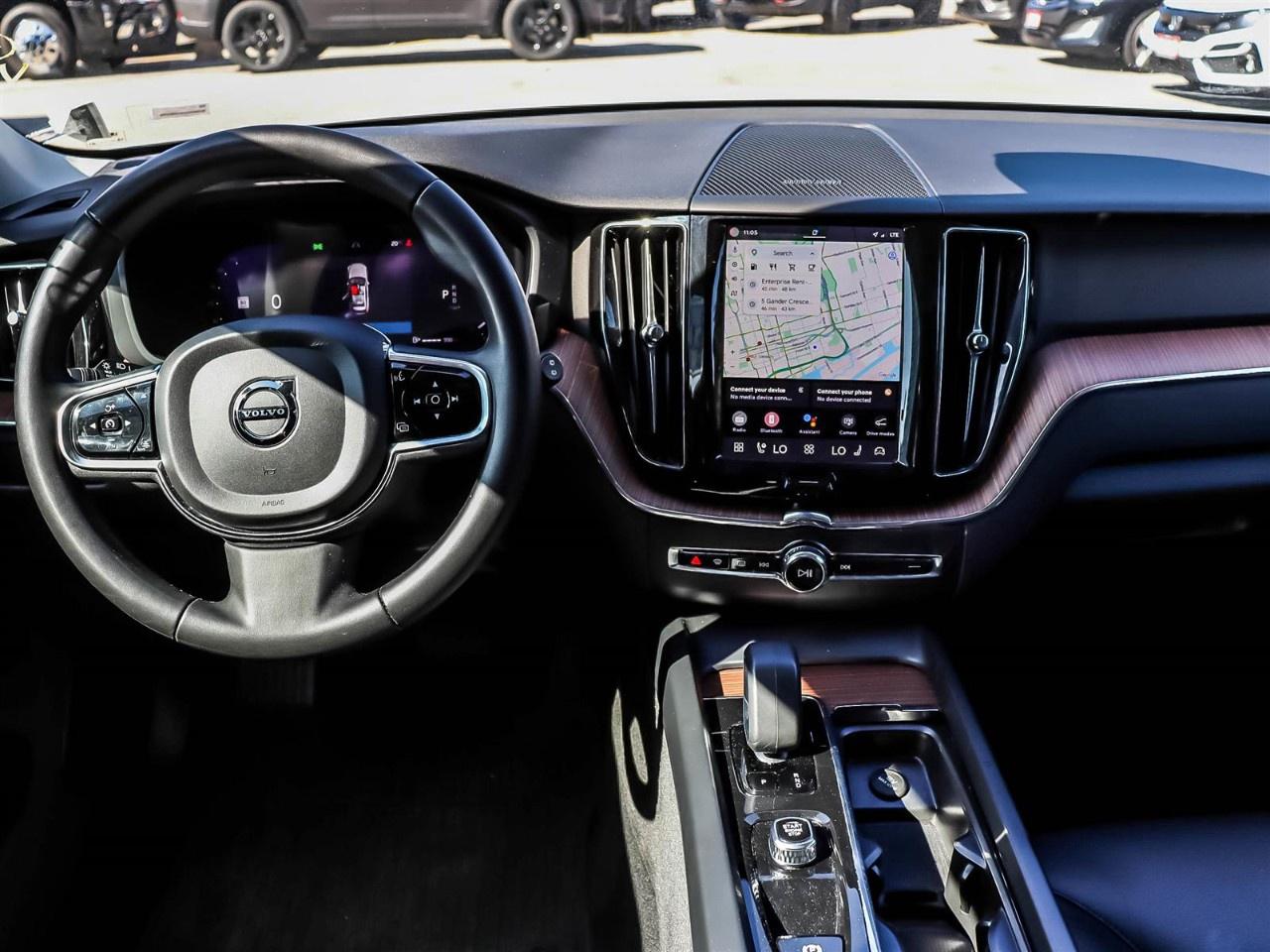 2024 Volvo XC60 B5 AWD Plus Dark Theme Photo