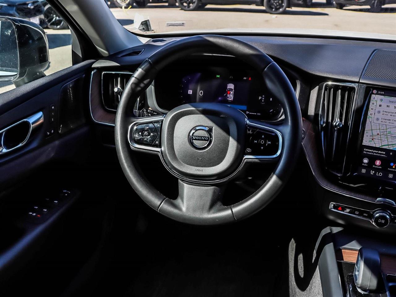 2024 Volvo XC60 B5 AWD Plus Dark Theme Photo