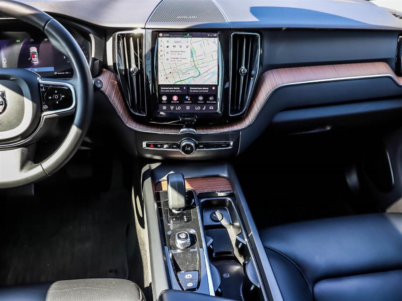 2024 Volvo XC60 B5 AWD Plus Dark Theme Photo
