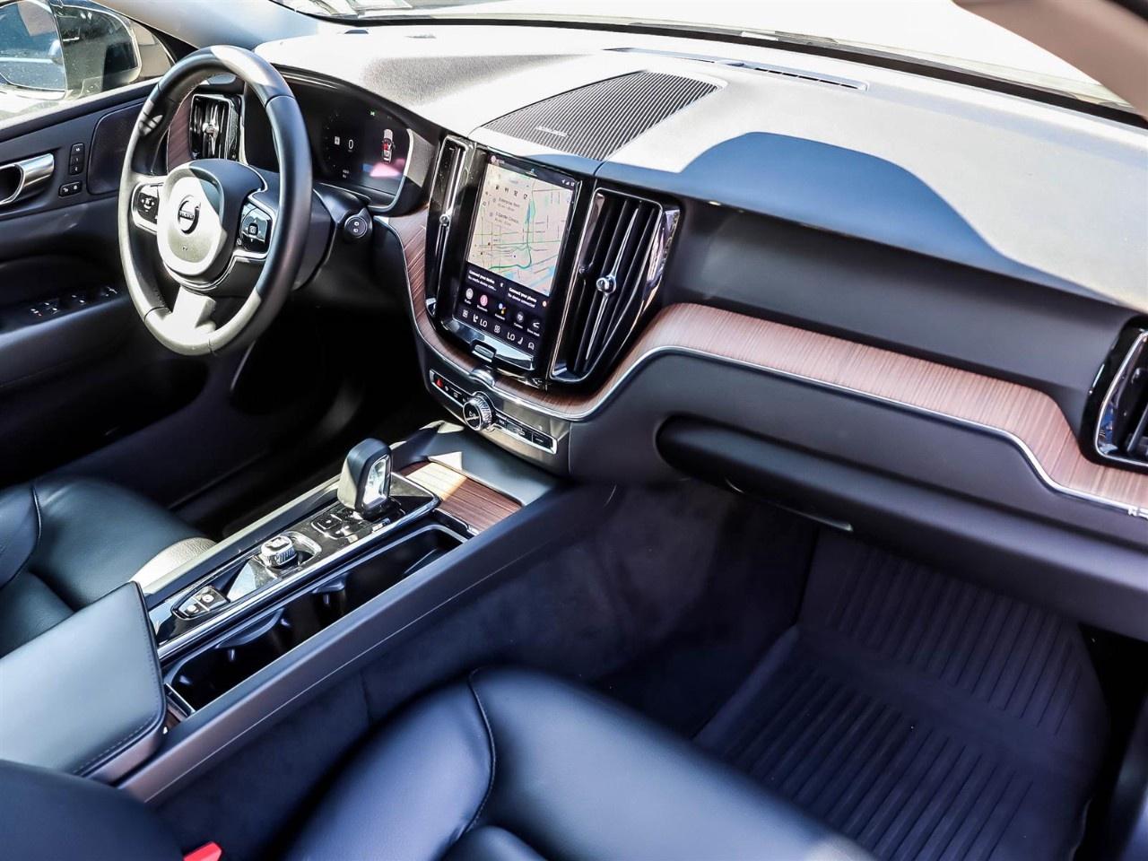 2024 Volvo XC60 B5 AWD Plus Dark Theme Photo