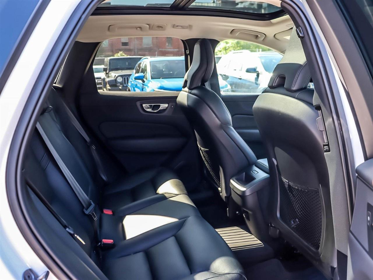 2024 Volvo XC60 B5 AWD Plus Dark Theme Photo