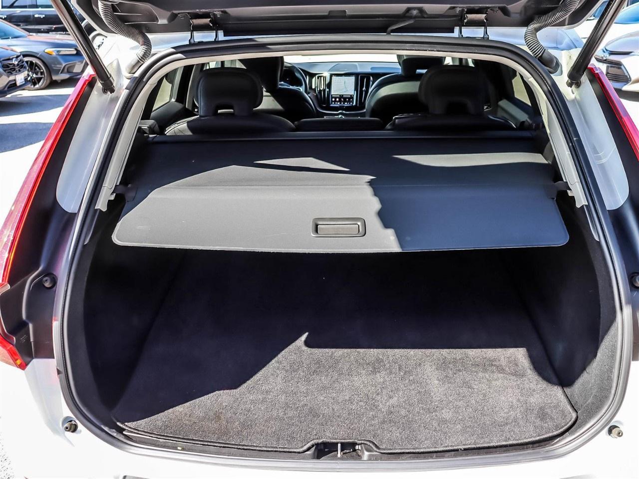 2024 Volvo XC60 B5 AWD Plus Dark Theme Photo