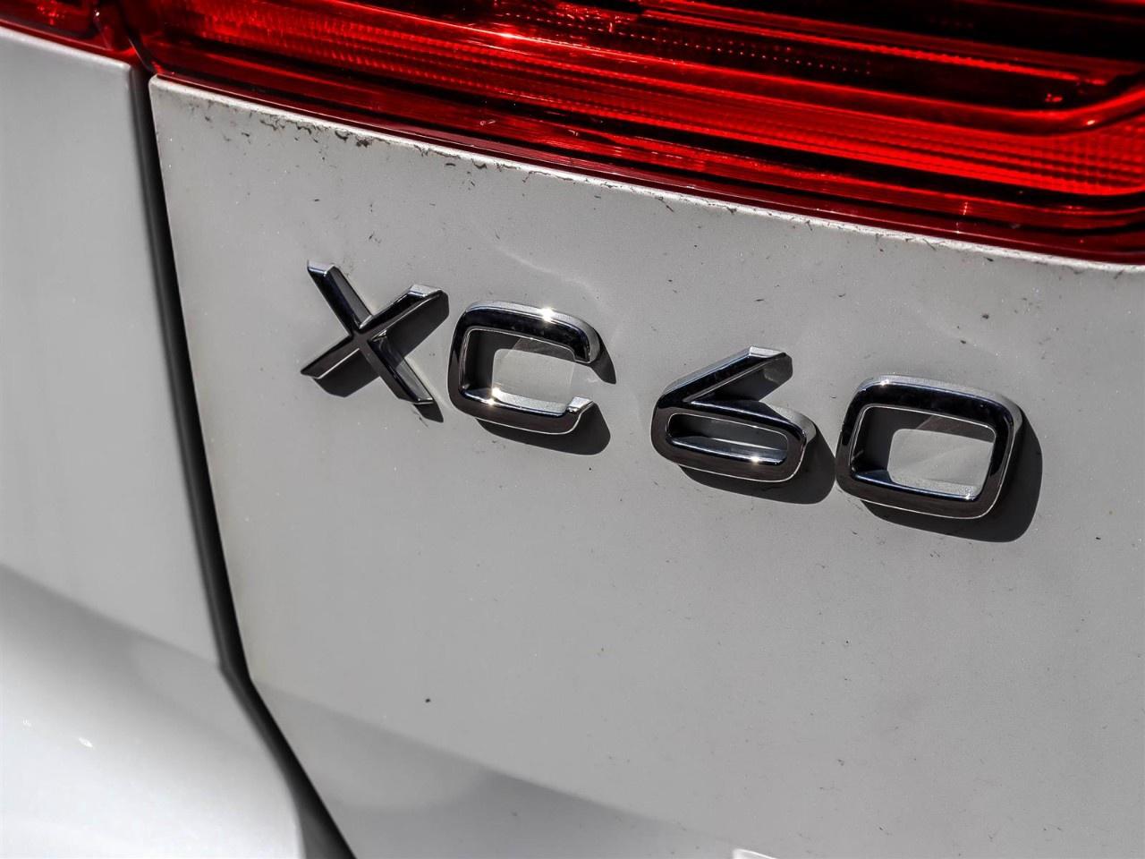 2024 Volvo XC60 B5 AWD Plus Dark Theme Photo