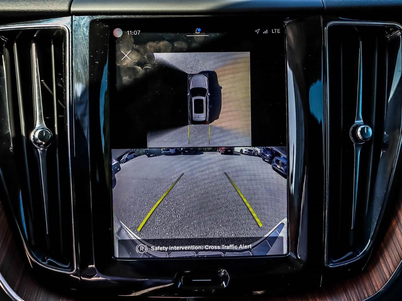 2024 Volvo XC60 B5 AWD Plus Dark Theme Photo
