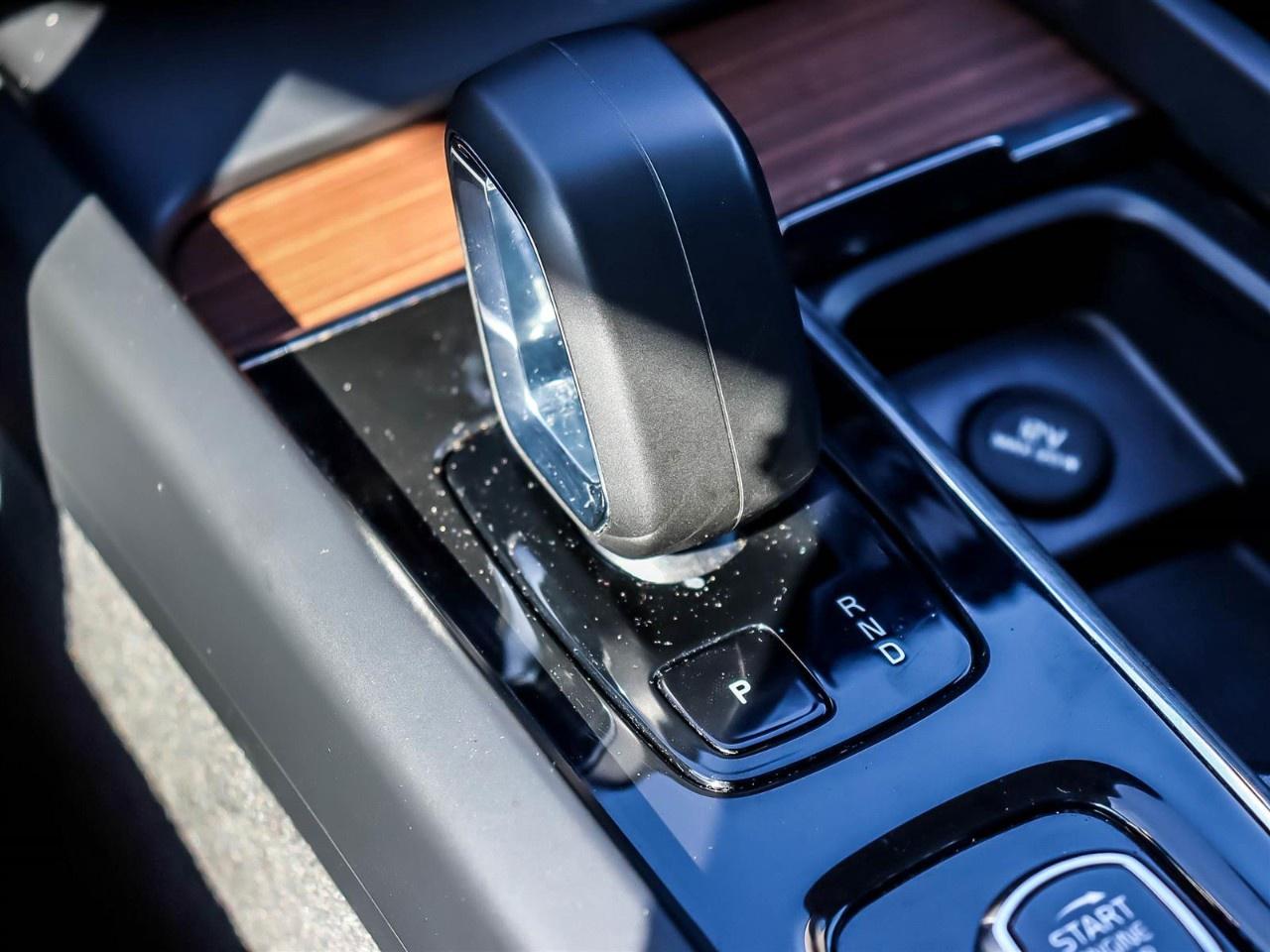 2024 Volvo XC60 B5 AWD Plus Dark Theme Photo