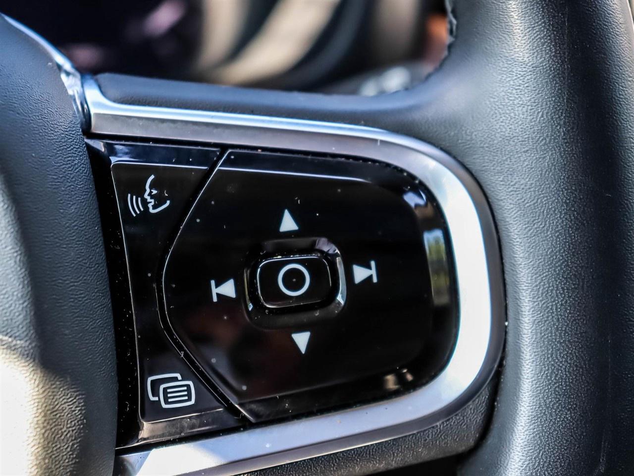 2024 Volvo XC60 B5 AWD Plus Dark Theme Photo