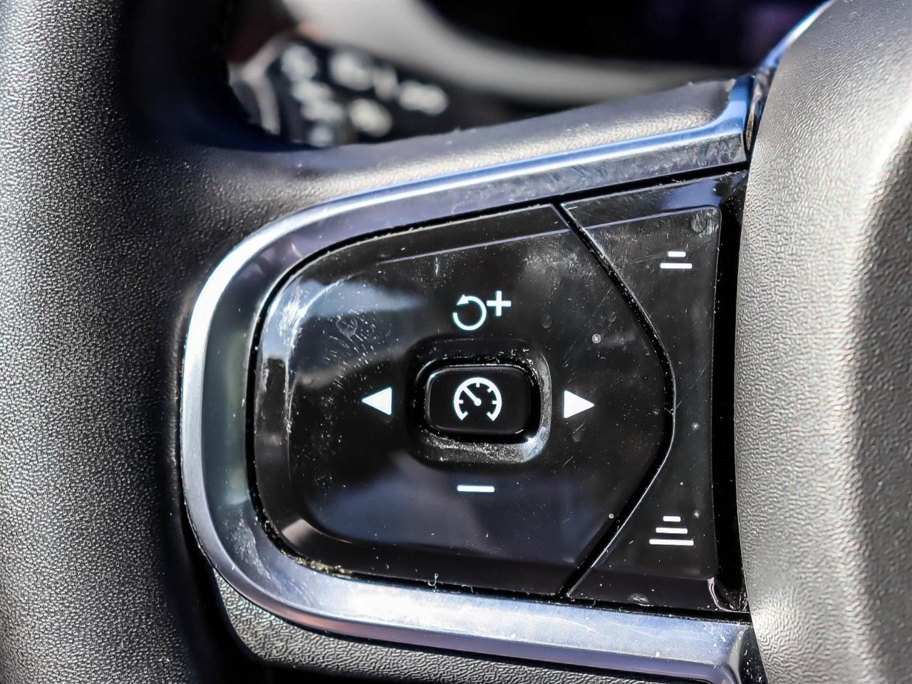 2024 Volvo XC60 B5 AWD Plus Dark Theme Photo