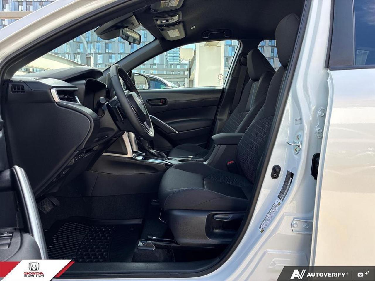 2025 Toyota Corolla Cross Hybrid SE 4dr All-Wheel Drive Photo