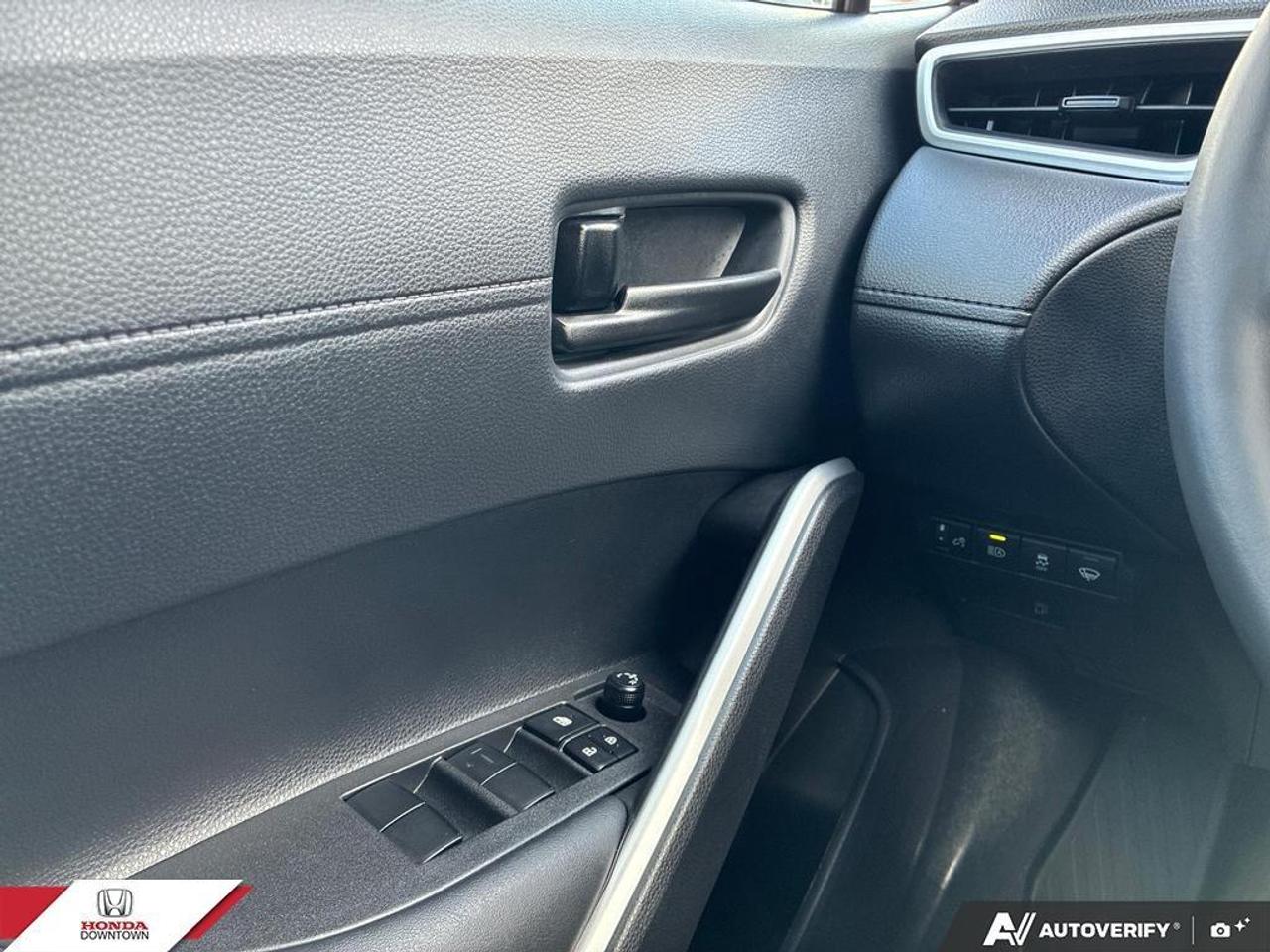 2025 Toyota Corolla Cross Hybrid SE 4dr All-Wheel Drive Photo