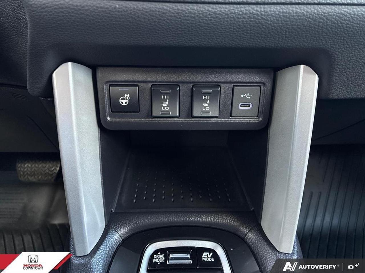 2025 Toyota Corolla Cross Hybrid SE 4dr All-Wheel Drive Photo