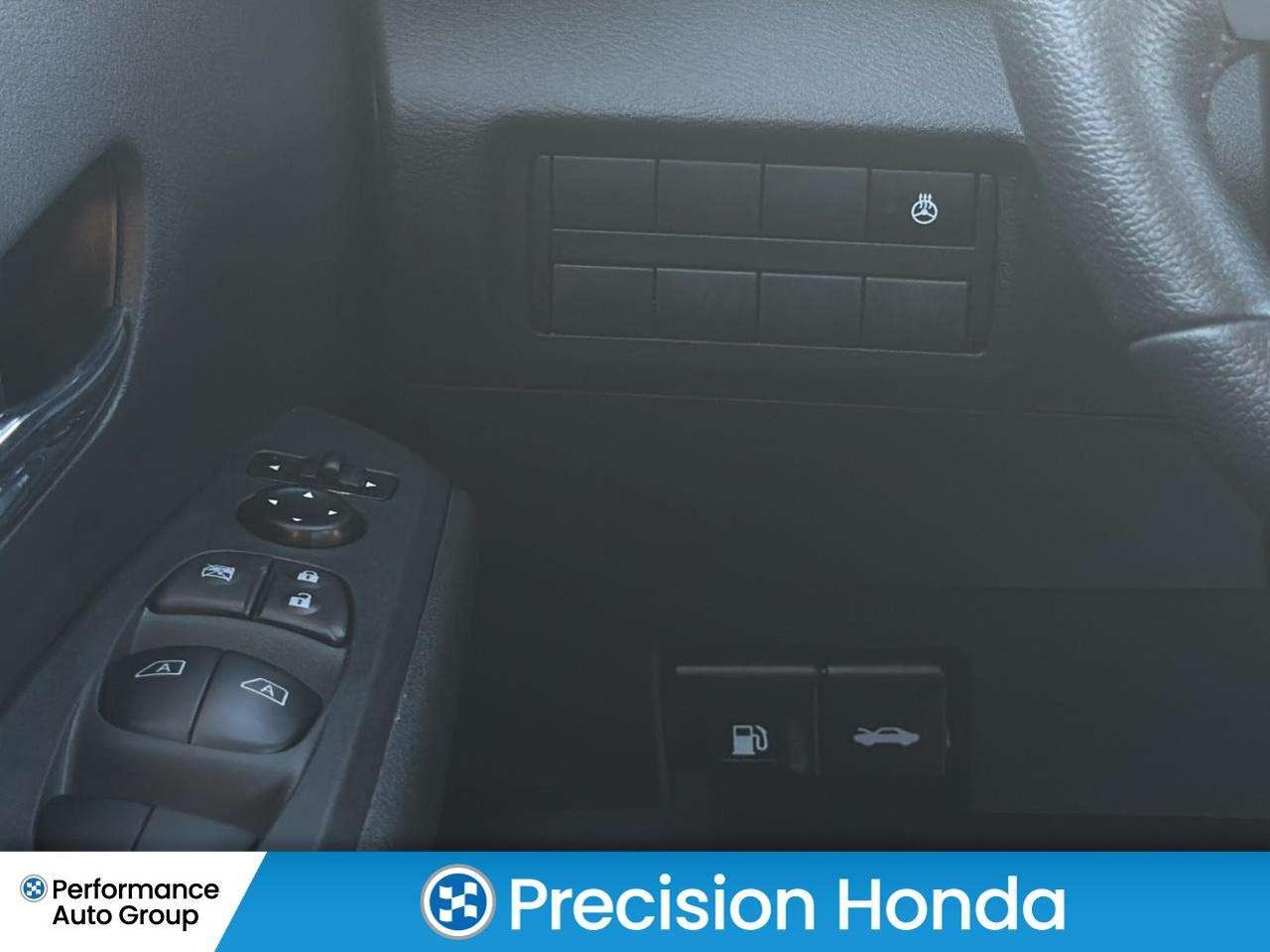 2024 Nissan Kicks SV CarPlay heated Eats Rear Camera Bluetooth Photo