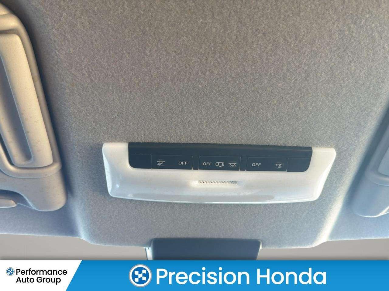 2024 Nissan Kicks SV CarPlay heated Eats Rear Camera Bluetooth Photo