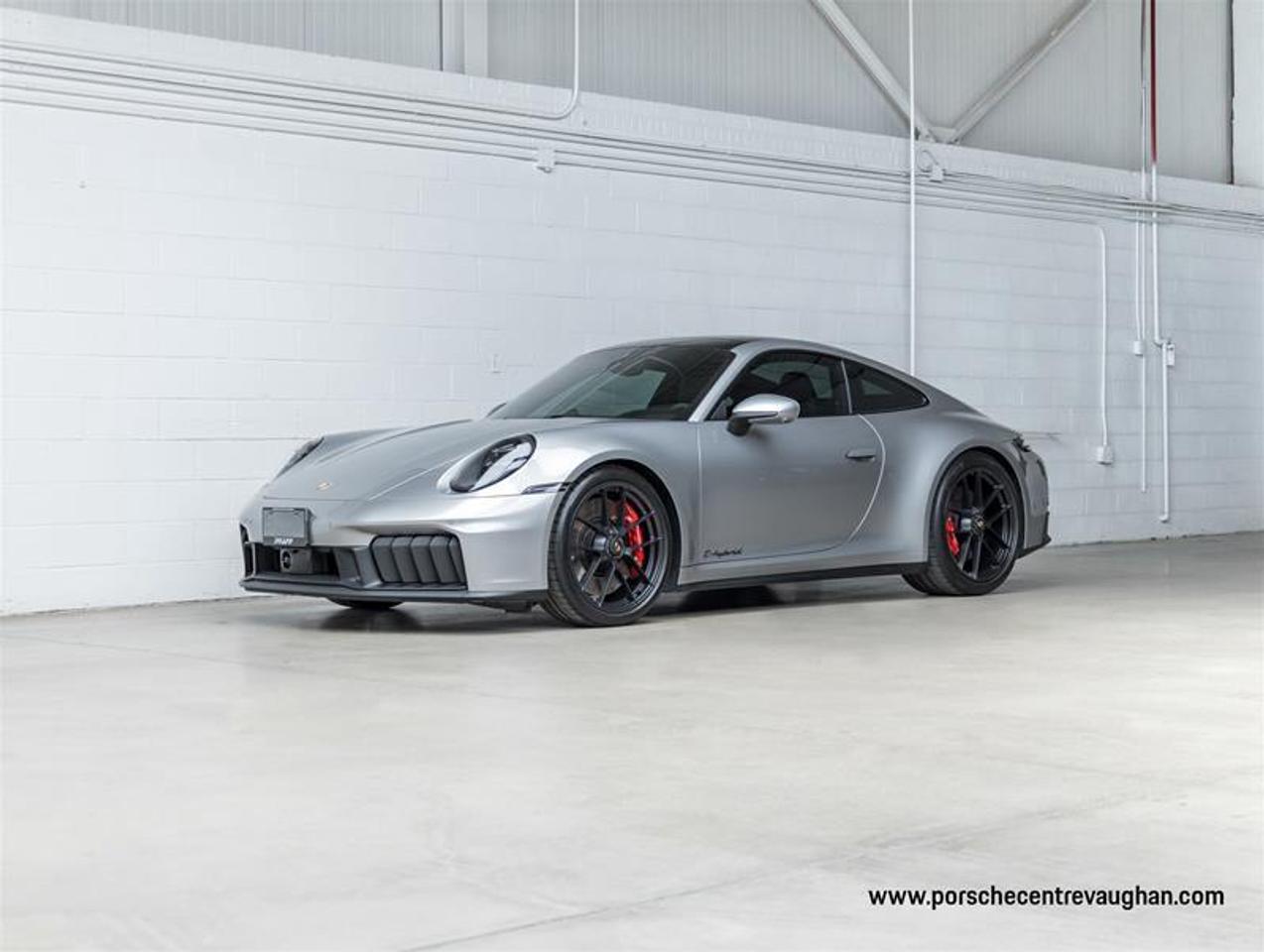 2025 Porsche 911  Photo0