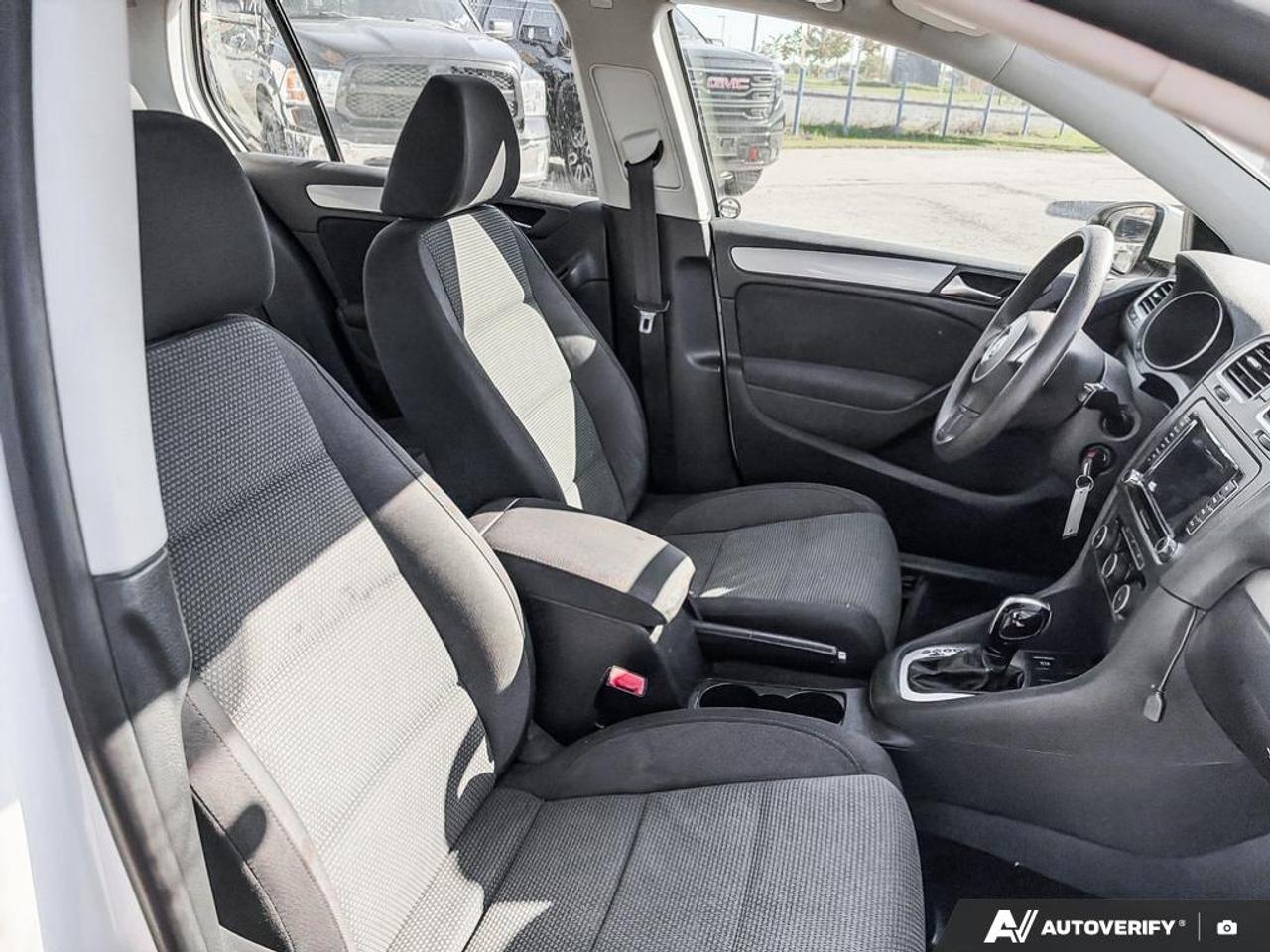 2012 Volkswagen Golf 2.5L Trendline (A6) 4dr Hatchback Photo